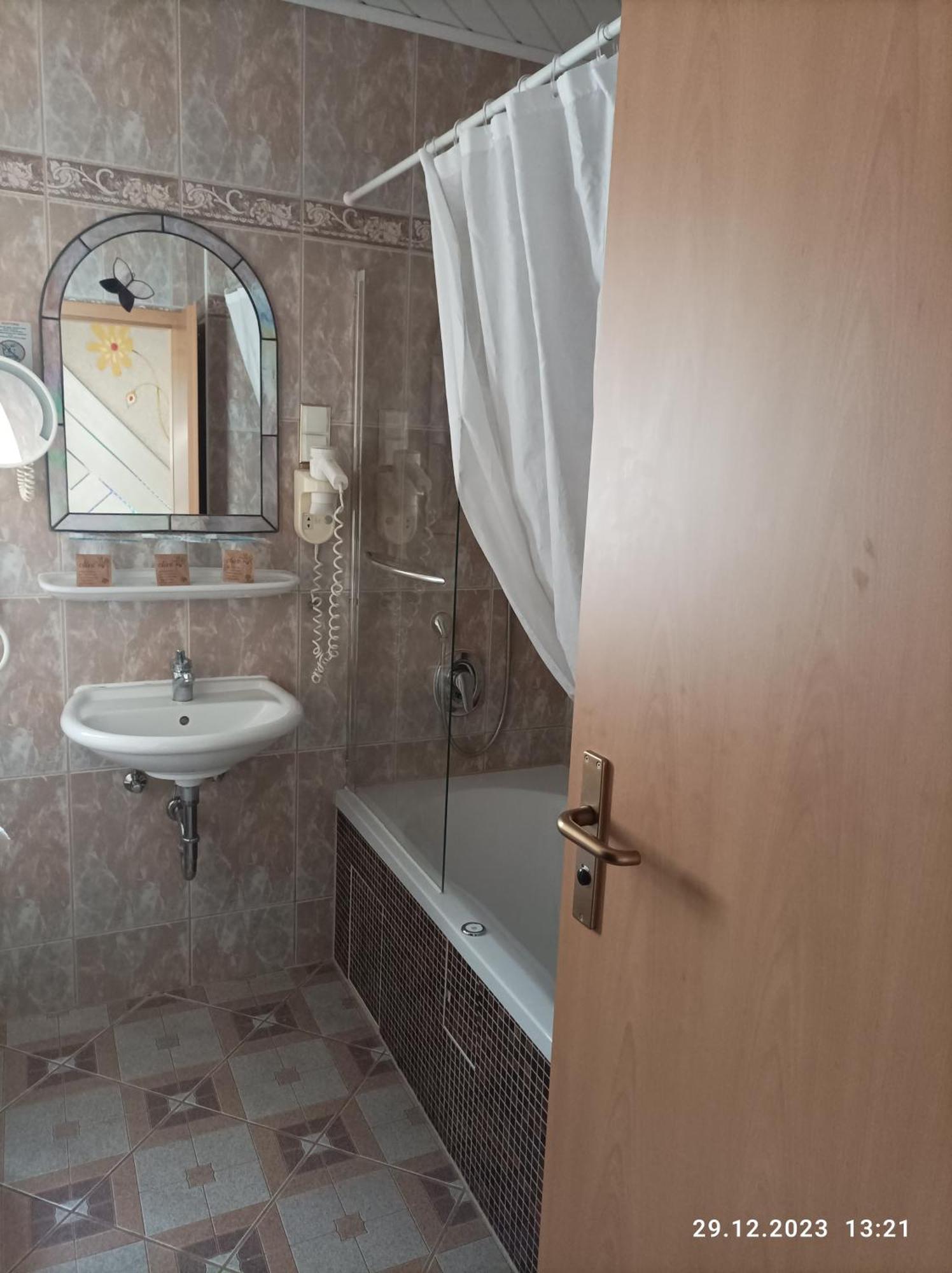Central Hotel شفيتزينجين المظهر الخارجي الصورة
